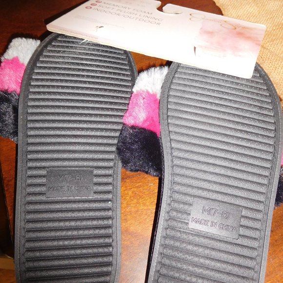 Slippers - Picture 3 of 5